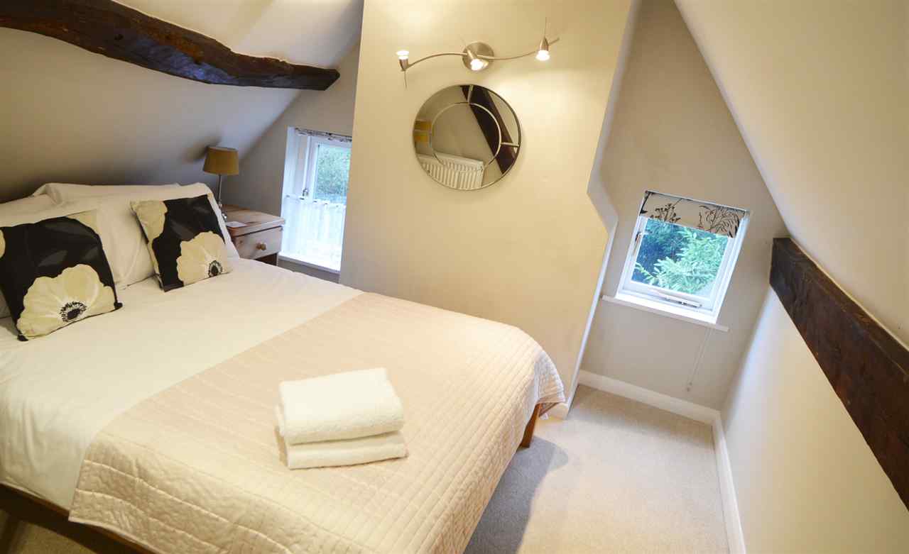 resized-2349823-Beck Cottage Attic Double Bedroom2.jpg